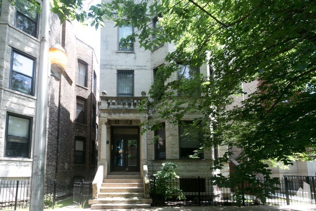 Building Photo - 3521 N Wilton Ave Unit 2F Rental