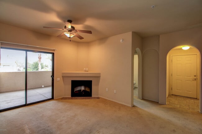 Photo - 2550 E River Rd Unidad 12202