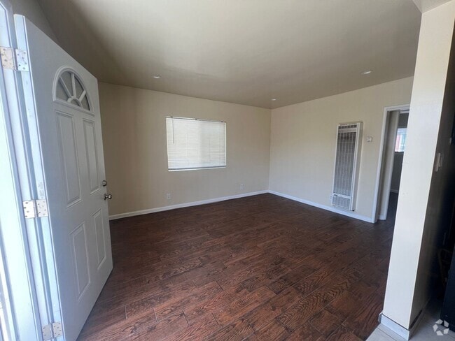 Building Photo - 1533 W 80th Rental