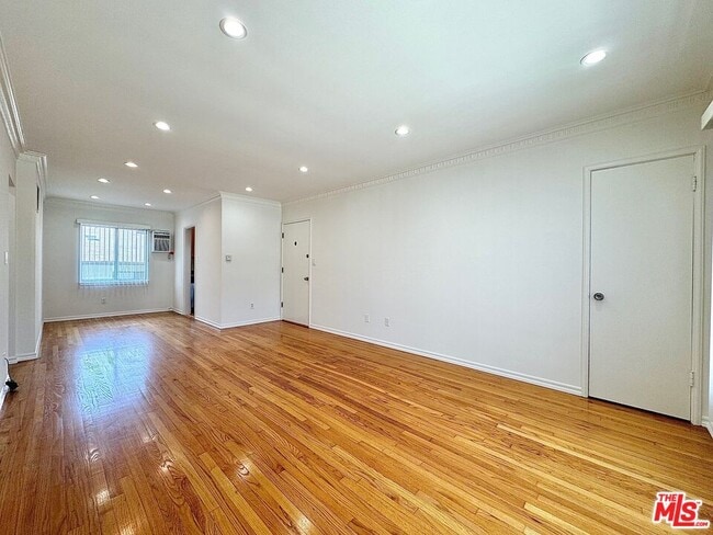 Building Photo - 1233 N Harper Ave Unit 7 Rental