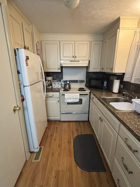 Photo - 166 4th St W