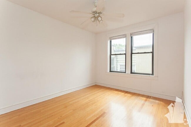 Building Photo - 1941 W Winnemac Ave Unit 1 Rental