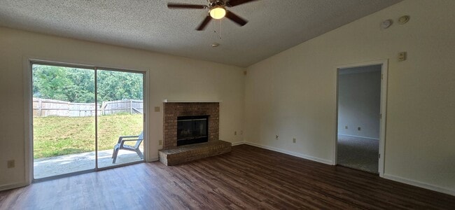 Building Photo - Move-In Special 3 Bed / 2 Bath Home – Pet ...