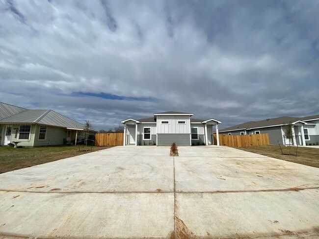 Photo - 528 E Baxter St Townhome
