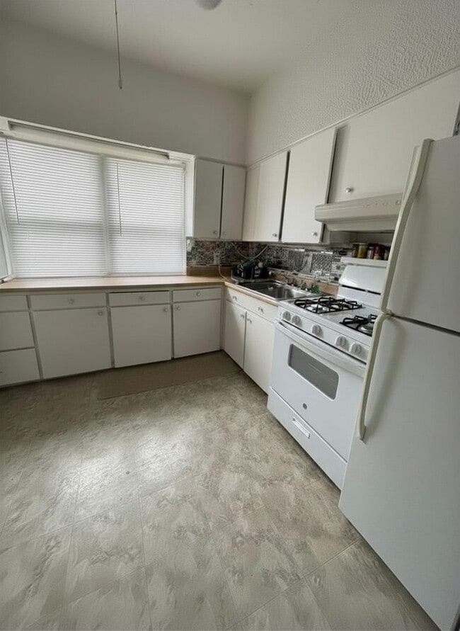 Photo - Spacious 3 bedroom, 1 bathroom House