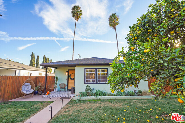 Building Photo - 14828 Saticoy St Rental