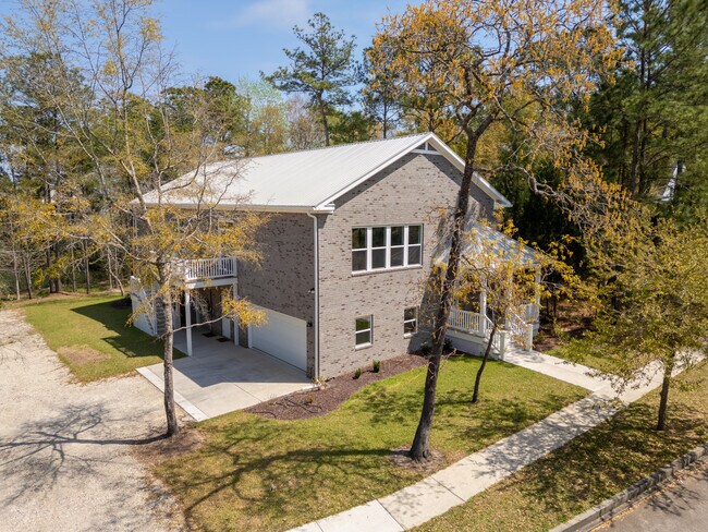 Photo - 60 Madison Dr