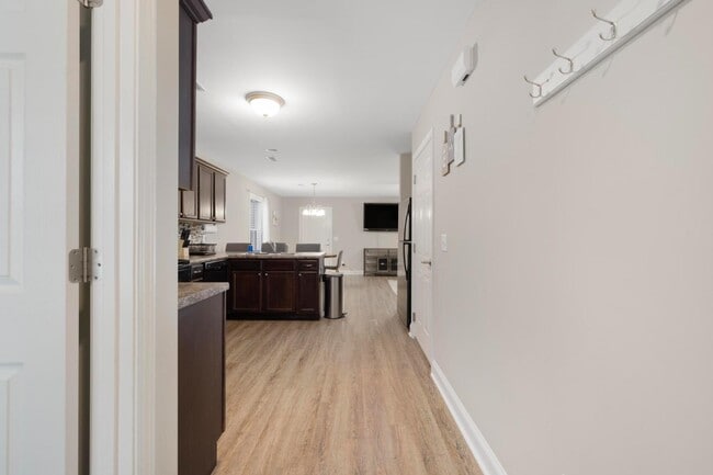 Building Photo - 2927 Watauga Rd