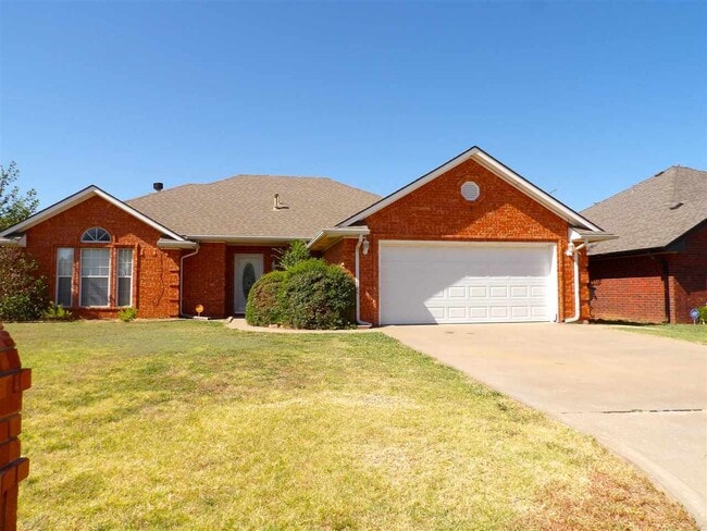 Building Photo - 405 SE Lancelot Ln