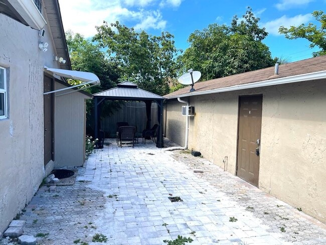 Building Photo - 2403 Oswego Ave Rental