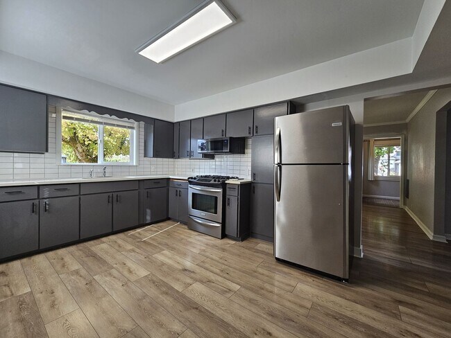 Photo - 836 Eldin Ave SE