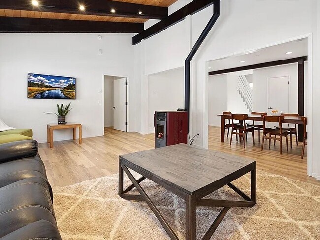 Photo - 383 Canyon Blvd