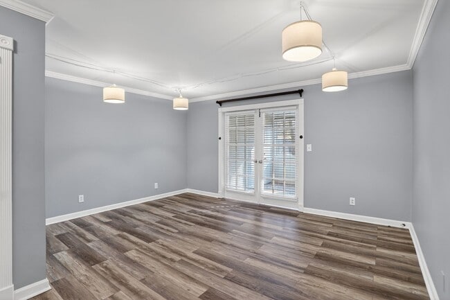 Photo - 80 Montre Square NW