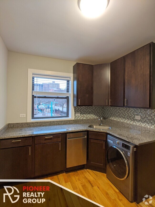 Building Photo - 910 W George St Unit 3 Rental