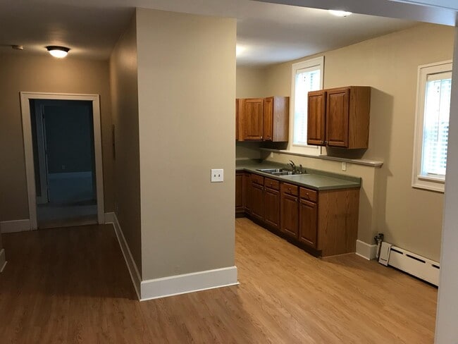 Photo - 812 E State St