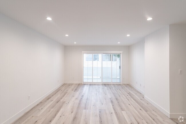 Espacio para sala de estar - 605 San Vicente Blvd