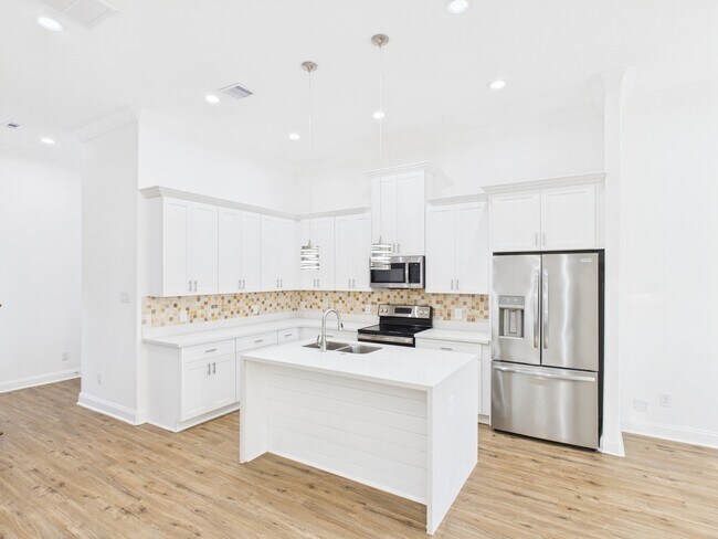 Photo - 4619 Stassen St
