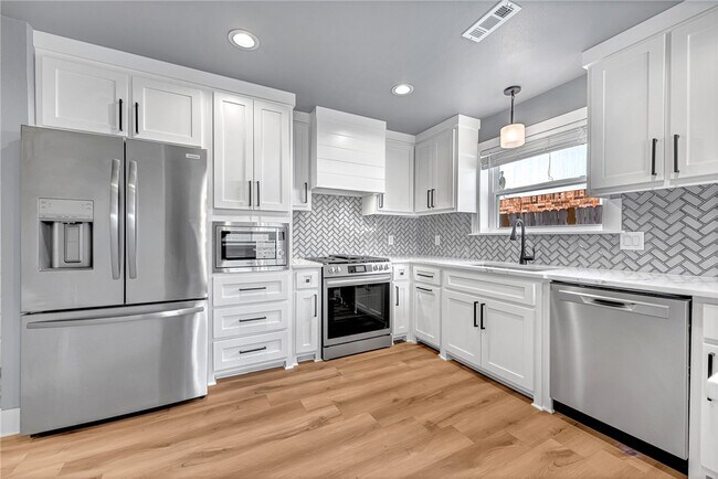 Photo - 1605 SE S St