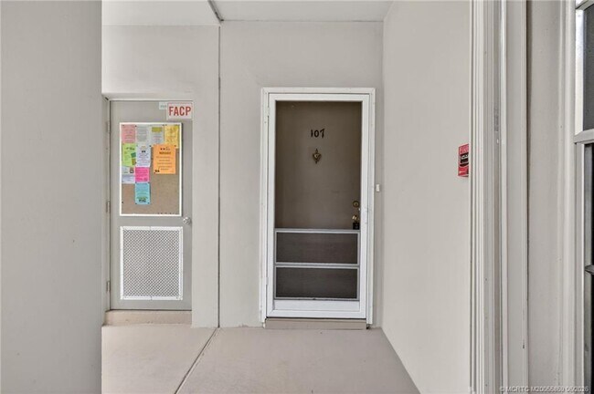 Photo - 2 Lake Vista Trail Unit 107