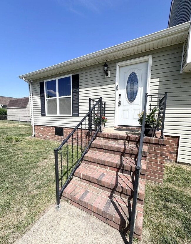 Photo - Charming Updated Home in Prime Chesapeake Location – Spacious Layout & Modern Touches!