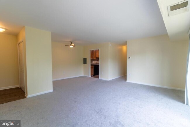 Building Photo - 5201 Newton St Unit 202 Rental