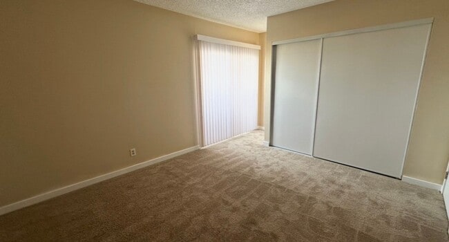 Photo - 2 BEDROOMS 1.5 BATHROOM TOWNHOUSE AVAILABLE FOR RENT JONES AND VEGAS DR !!!