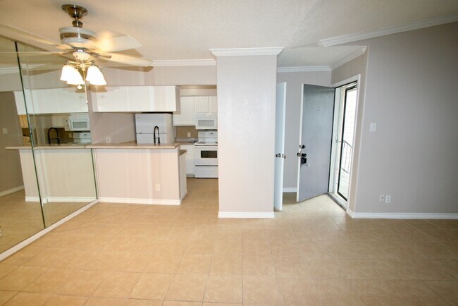 Photo - 17401 Red Oak Dr Unit 102