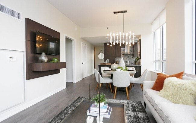 Photo - 738 N Hudson Ave