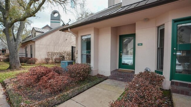 Building Photo - 4144 Greystone Way Unit 104