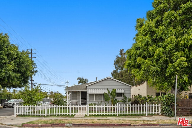 Photo - 3600 Kelton Ave