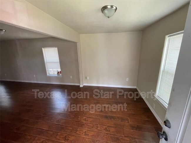 Photo - 2704 Campbell St