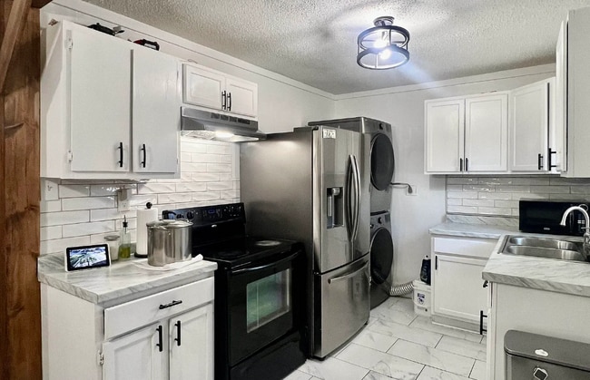 Photo - 847 Marianna St