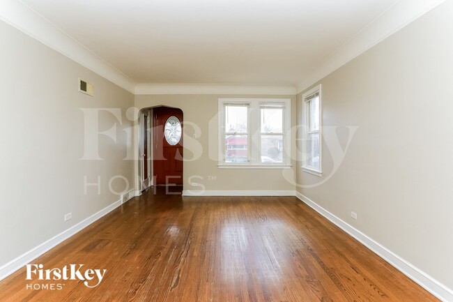 8106 S Maplewood Ave