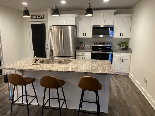 Photo - 6841 Nelson St