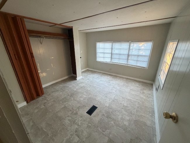 Building Photo - 129 Edwards St SE