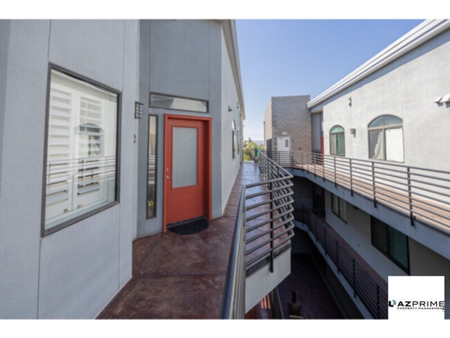 Building Photo - Top-floor living meets modern charm in thi... Rental