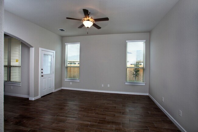 Photo - Beautiful 3 Bedroom Luxury Townhome, Kyle,...
