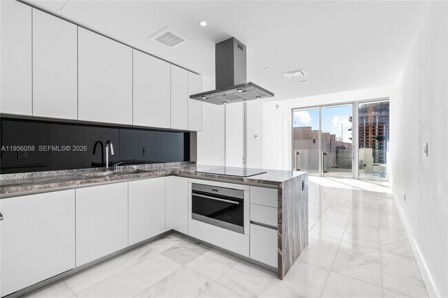 Photo - 700 NE 26th Terrace Unidad 2904