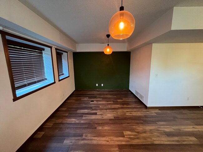 Photo - 3627 Emerson Ave N Unidad Lower