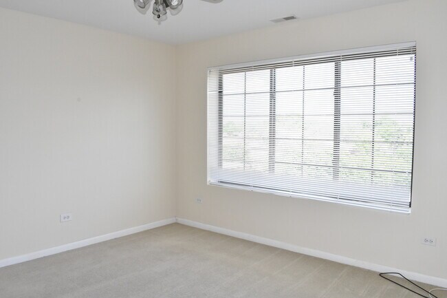 Photo - 8255 Skokie Blvd