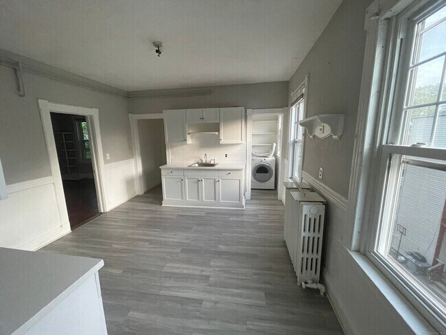 989-991 Capitol Ave Unit Floor 3