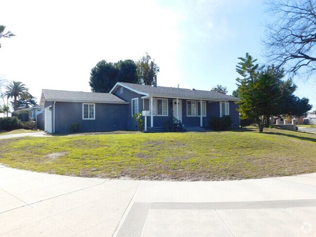 Building Photo - Beautifully Renovated 3-Bedroom Home in Va...