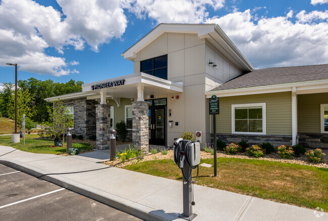 Building Photo - The Edgebrook Residences Rental