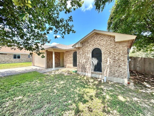 Photo - 404 Mesquite Cir