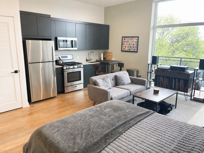 Photo - 4513 N Clark St Unit 413