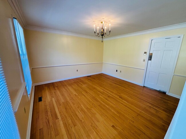 Photo - 405 Stonegate Dr