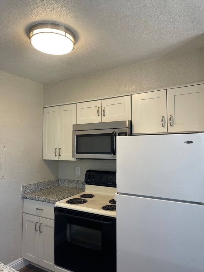 Photo - 590-596 Iris Drive Unit 594