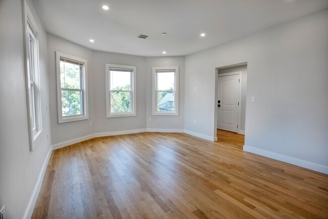 Photo - Newly Renovated - Central AC - Patio - Close to T Unit 3