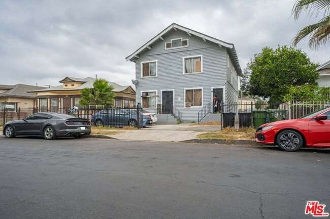 Building Photo - 433 E 41st Pl