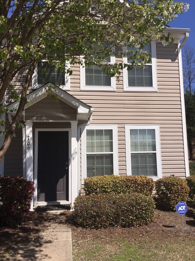 2 Bedrooms, 2.5 Baths Townhouse located in... - 2 Bedrooms, 2.5 Baths Townhouse located in...